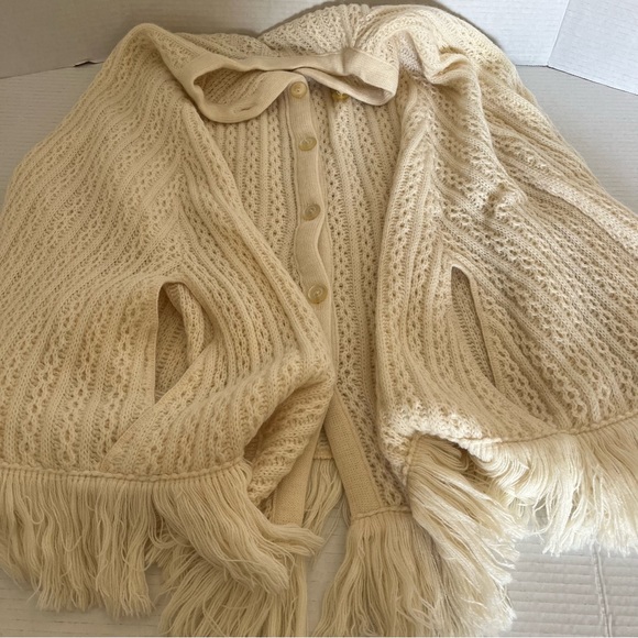 Vintage Sally Gee Women’s Cream Knit Boho Hippie Button Up Poncho Fit Up To XL - Picture 11 of 11
